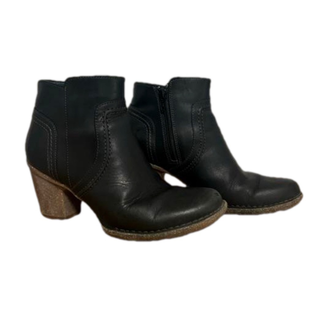 Clarks ladies Carleta Paris black leather ankle boots with size zip size 8.5